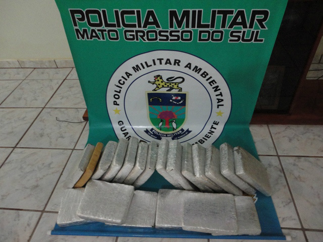 PMA apreende 16 kg de maconha com adolescente em ônibus