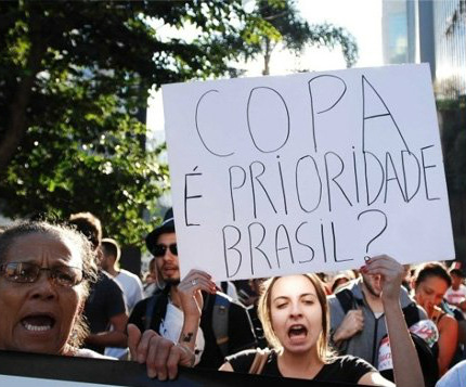 Dilma propõe diálogo para deter o "Não vai ter Copa" No começo desta semana, Dilma disse que o Brasil realizará a