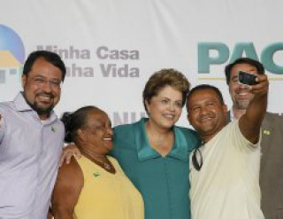 Dilma fala em fim do "apagão habitacional"