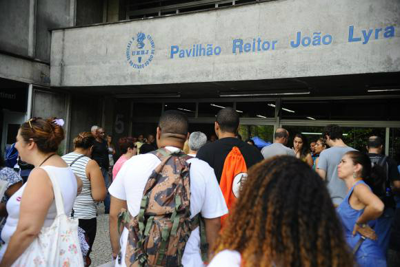  Professores aconselham estudantes pesquisarem os conteúdos de matemática que mais têm caído nas provas do Enem  (Tomaz Silva/Agência Brasil) 2.2 W