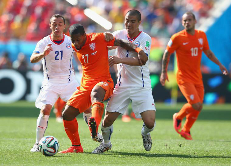 Holanda vence o Chile por 2 x 0 e fica em primeiro no Grupo B Holanda vence o Chile por 2 x 0 e fica em primeiro no Grupo B