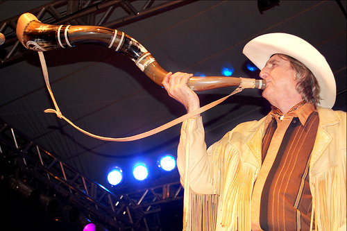 Sérgio Reis faz o show em comemoração ao aniversário de Amambai.