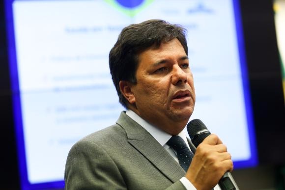 Ministro é a favor de regime especial para professores e contra a terceirização Mendonça Filho disse ser contra a terceirização de professores, mas afirmou que estados e municípios têm liberdade para decidir sobre a questão Marcelo Camargo/Agência Brasil