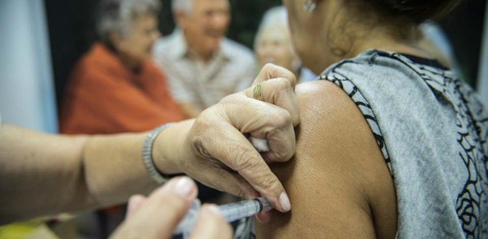 Dose única de vacina garante proteção contra a doença para toda a vida.