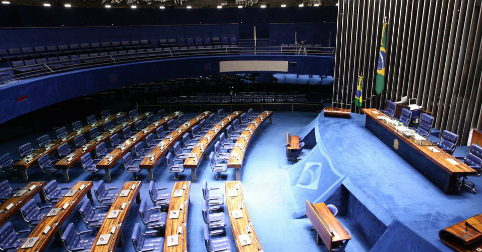 Fim de aposentadoria como penalidade para juízes deve voltar à pauta do Senado Fim de aposentadoria como penalidade para juízes deve voltar à pauta do Senado