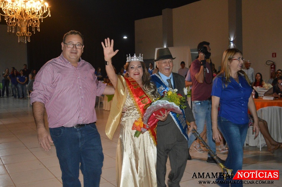 Eclair Vieira e Bernardo Fava são a Miss e o Mister Melhor Idade de Amambai Miss e Mister Melhor Idade de Amambai ao lado do Prefeito, Dr. Bandeira e da Secretária de Assistência Social, Eronilde Sadanha / Foto: Moreira Produções