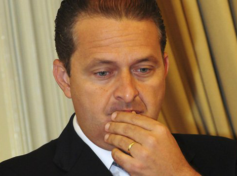 O dilema de Eduardo: Alckmin ou Marina? O presidenciável do PSB, Eduardo Campos, está sob pressão