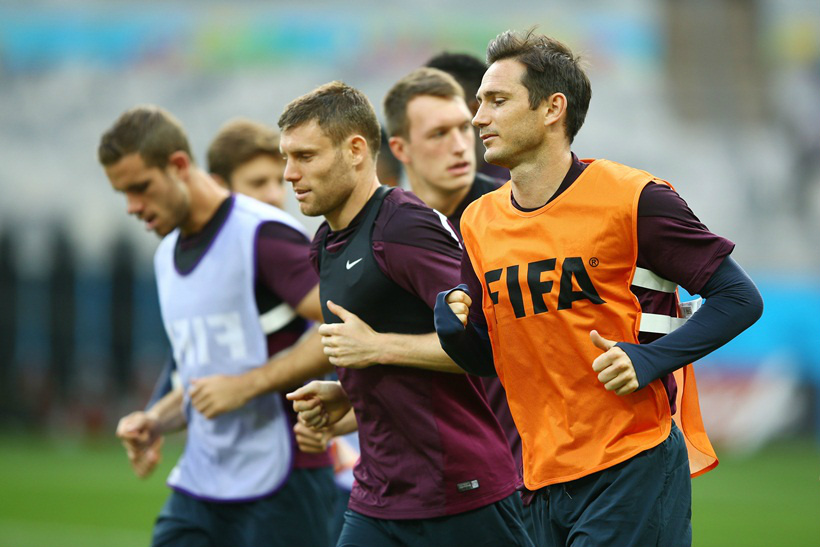 No Mineirão, Inglaterra se despede da Copa do Mundo diante da Costa Rica Ingleses treinam no Mineirão antes do jogo contra a Costa Rica. Para Lampard (D), partida será