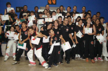 Atletas da Dragões de Fogo de Amambai realizam exames de faixas Atletas da Dragões de Fogo de Amambai realizam exames de faixas