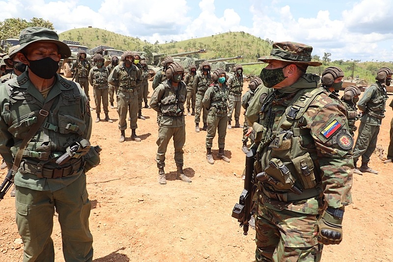 Venezuela inicia exercícios militares contra ameaças dos EUA, Colômbia e Brasil Chefe do Comando Estratégico Operacional das Forças Armadas coordena primeiro dia de exercícios militares na Venezuela. - Fanb
