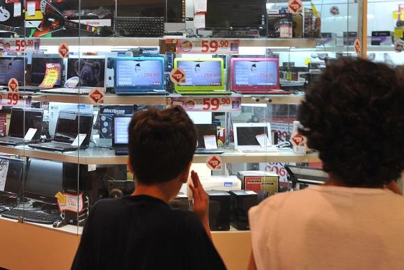 Taxa básica de juros, hoje em 7% ao ano, pode cair para 6,75% em fevereiro, o que beneficiará o consumo  Marcello Casal Jr/Agência Brasil