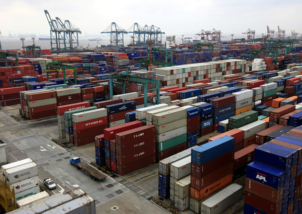 O comércio anual de bens da China passou a marca dos US$ 4 trilhões pela primeira vez no ano passado