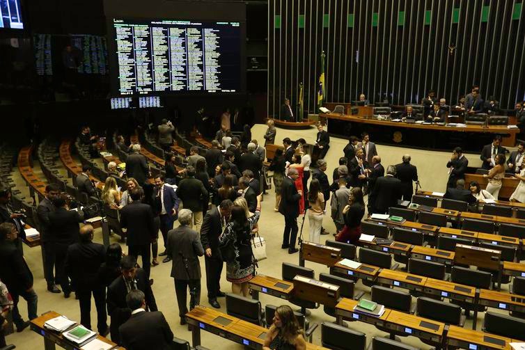 Câmara dos Deputados encerrou a sessão sem votar nenhum projeto