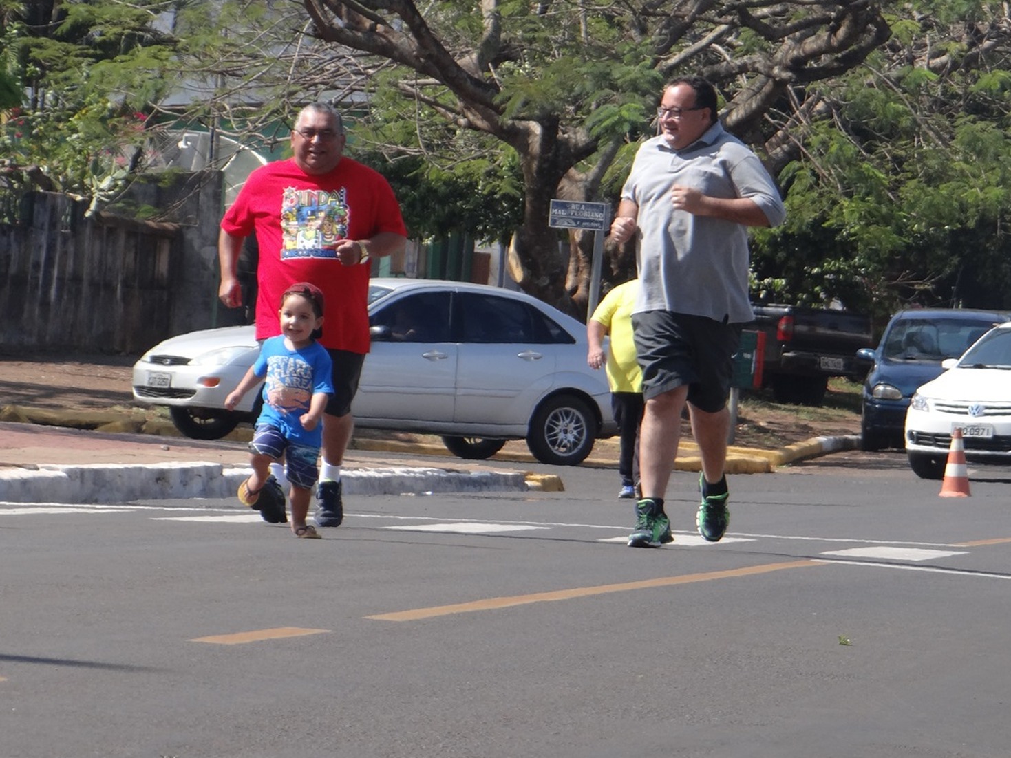Amambaienses participaram de Corrida Solidária para ajudar o IEDL Todos os participantes receberam medalhas de condecoração em forma de agradecimento pela caridade / Foto: Moreira Produções