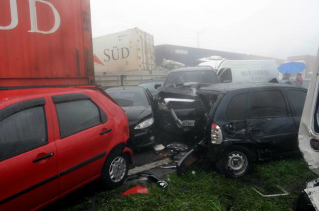 Pista norte da Imigrantes segue interditada Pista norte da Imigrantes segue interditada
