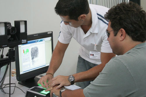 Votação pelo sistema biométrico será ampliada nas eleições deste ano. Meta é concluir o recadastramento em 2018