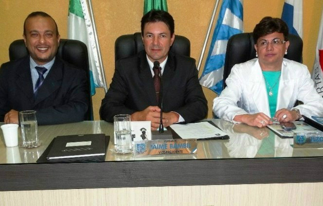 Câmara de Amambai realiza primeira sessão do ano nesta segunda-feira (2) Mesa diretora para o ano de 2015 / Foto: Vilson Nascimento