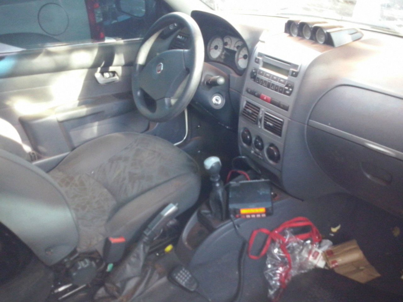 No interior do veículo, foi encontrado também, um rádio transmissor marca Yaesu FM / Foto: Assessoria