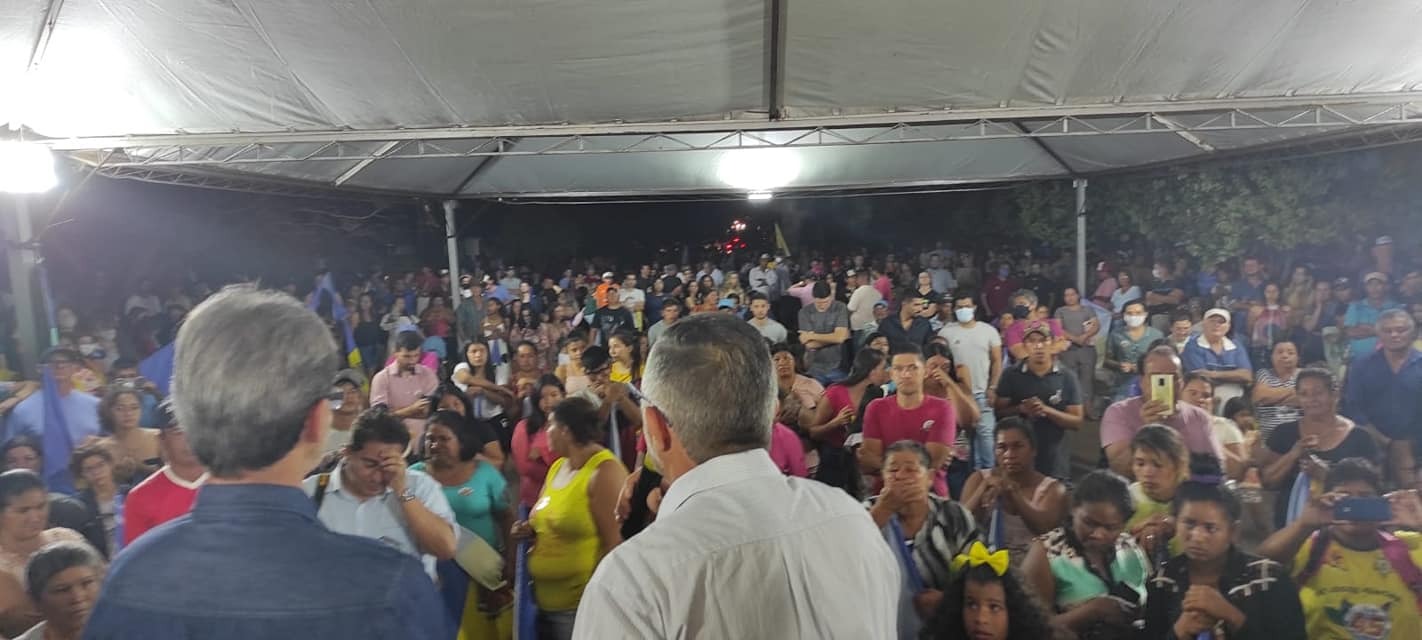 Alfredo Soares e Denilson levam multidão para seu primeiro comício em Paranhos Foto: Assessoria