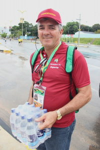 Voluntários em Manaus dão exemplo de dedicação e companheirismo Redvaldo Silva