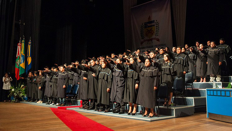 Alunos que participaram da primeira turma formada pela UFSC acreditam que o curso fortalece sua cultura / Foto: Divulgação