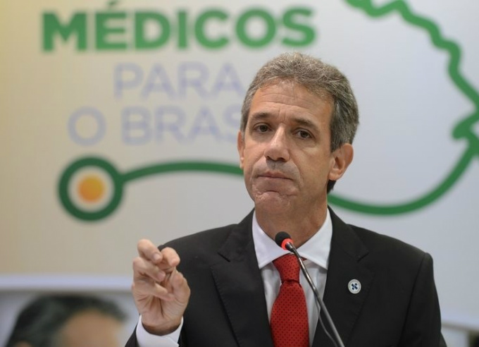Governo precisa atuar em várias frentes contra “máfia das próteses” O ministro da saúde, Arthur Chioro, disse que a falta de padronização dos produtos ocasiona o mesmo tipo de fraudes em vários países / Wilson Dias/Agência Brasil
