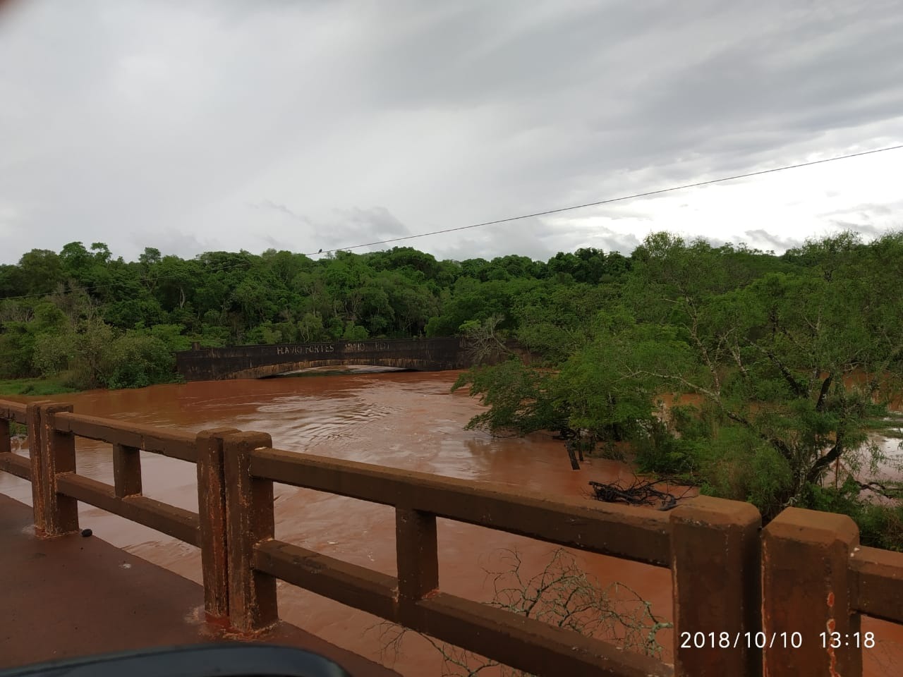 Foto da ponte sobre o Rio Amambai na rodovia MS-386, no treco que liga Amambai a Ponta Porã / Foto: Moreira Produçõesee