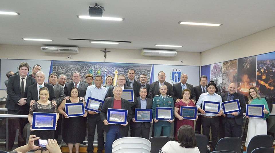 Câmara de Vereadores entregou Título de Cidadão Amambaiense O título de Cidadão Amambaiense é concedido a homens e mulheres que se destacam por sua contribuição no desenvolvimento econômico e social do município / Foto: Assessoria Câmara
