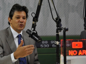 MEC não pode obrigar universidades a usarem o Enem, diz Haddad MEC não pode obrigar universidades a usarem o Enem, diz Haddad