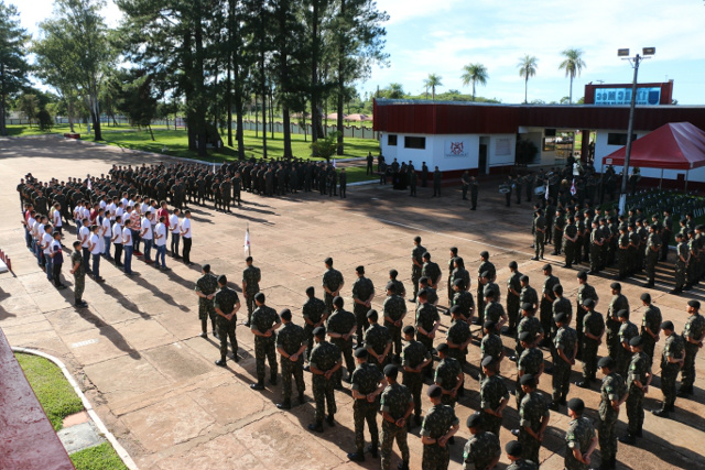 17º RC Mec realiza solenidade de licenciamento de militares 36 soldados incorporados em 1º de março de 2016 e 55 militares incorporados no período de 2009 a 2015 se despediram do exército.