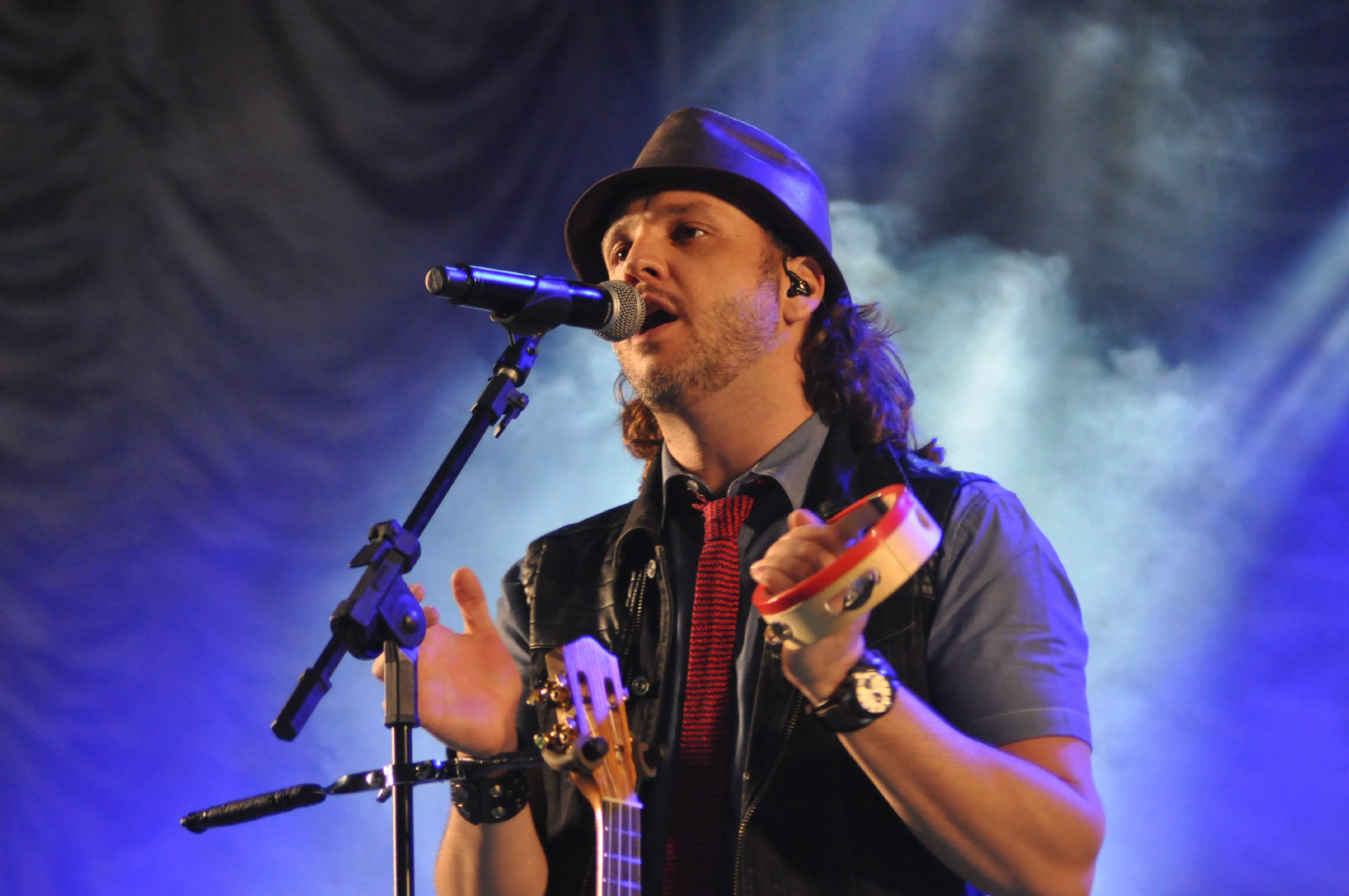 Com show da Banda Falamansa, Amambai comemora 67º aniversário Tato Reis, vocalista da Banda Falamansa.