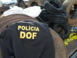 DOF apreende haxixi e cigarros em Angélica