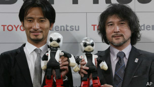 Kirobo tem um 'irmão gêmeo', Mirata, que vai monitorá-lo da Terra