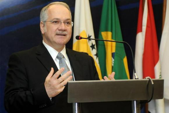 Dilma Rousseff indica Luiz Edson Fachin para vaga no STF Com indicação, Fachin passará por sabatina na Comissão de Constituição de Justiça do Senado e precisa ter o nome aprovado / Divulgação/TJPR