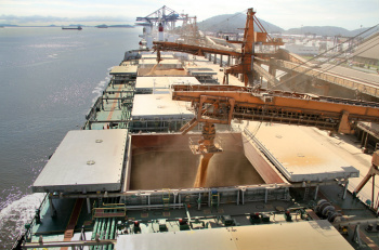 Exportação de soja pelo porto de Paranaguá (PR)