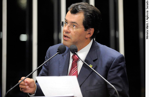 Eduardo Braga comemora redução da desigualdade social no Brasil Eduardo Braga comemora redução da desigualdade social no Brasil