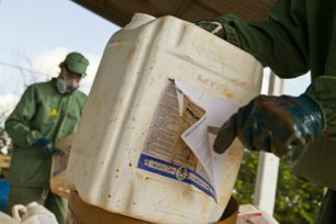 Em MS, 1.500 t de embalagens de agrotóxicos tiveram destinação correta em 2012 Embalagem chega a unidade de recebimento para receber destinação ambientalmente correta