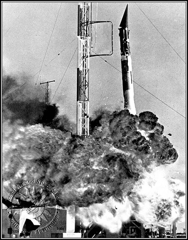 Como foi decidido o fim da corrida espacial? Explosão do satélite Vanguard. (Fonte: Air and Space Museum/Reprodução)