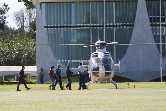 Dilma embarca para Nova York e Temer assume a Presidência em exercício A presidenta Dilma Rousseff pega o helicóptero até a Base Aérea de Brasilia, onde embarcou para Nova York / Foto: Divulgação