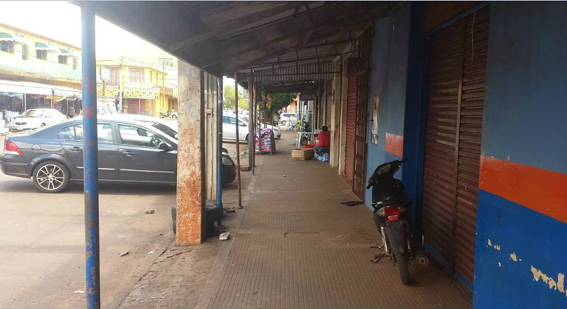 Crise e dólar alto esvaziam o comércio paraguaio Crise e dólar alto esvaziam o comércio paraguaio