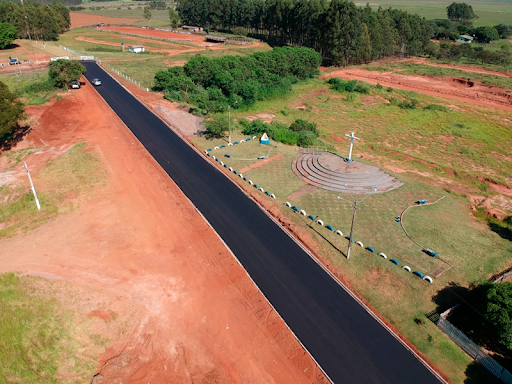 Amambai tem muito a comemorar nesse aniversário de 73 anos Universalização do asfalto é uma realidade próxima para Amambai / Foto: Decom