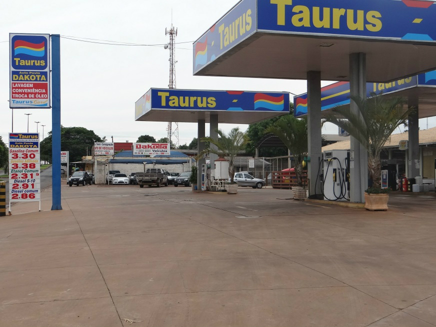 Preço da gasolina em Amambai varia entre R$ 3,30 e R$ 3,36 o litro Preço da gasolina sobe em postos de Amambai / Foto: Moreira Produções