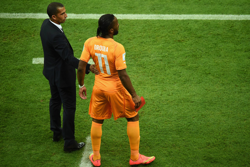 Costa do Marfim e Grécia jogam em busca de vaga nas oitavas O treinador Lamouchi não confirmou a escalação de Drogba para o jogo no Castelão