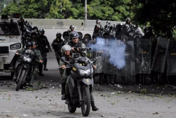 A Guarda Nacional Bolivariana impediu o acesso de deputados opositores ao ParlamentoMiguel Gutierrez/Agência Lusa/Arquivo