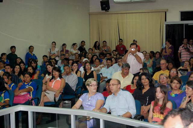 Coordenadoria da Mulher de Amambai busca igualdade de oportunidades A solenidade alusiva ao Dia Internacional das Mulheres contou com a adesão de autoridades e da comunidade em geral.