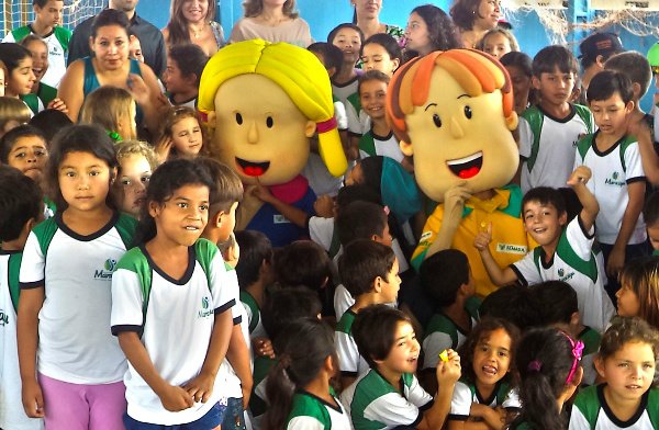 Programa Agrinho será lançado amanhã e vai atender 64 mil alunos do MS Estudantes de Maracaju (MS) recebem visita de bonecos do Programa Agrinho (2014) / Foto: Divulgação