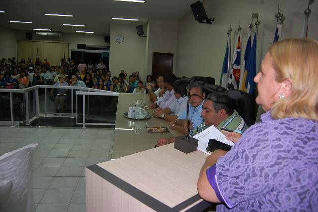 Coordenadoria da Mulher de Amambai busca igualdade de oportunidades A escrivã de polícia civil, Leda Teresa Andrade Silva, palestrou sobre o Empoderamento da Mulher.