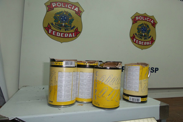 PF apreende cocaína em latas de grampos em Guarulhos