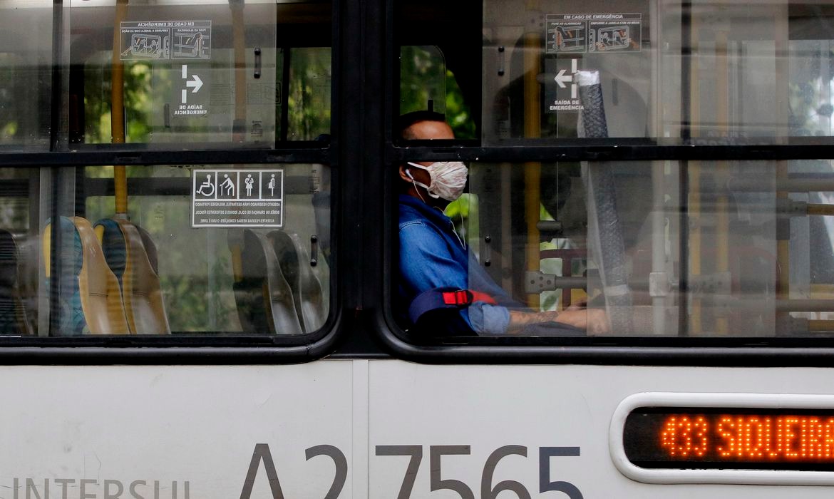 Covid-19: Brasil registra 793 óbitos e 15,3 mil infecções em 24h Foto: Agência Brasil
