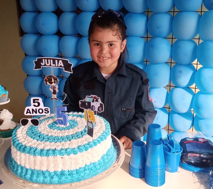 Criança de 5 anos tem aniversário com tema Polícia Militar em Amambai Tema do aniversário de Julia foi a Polícia Militar / Foto: Arquivo Pessoal